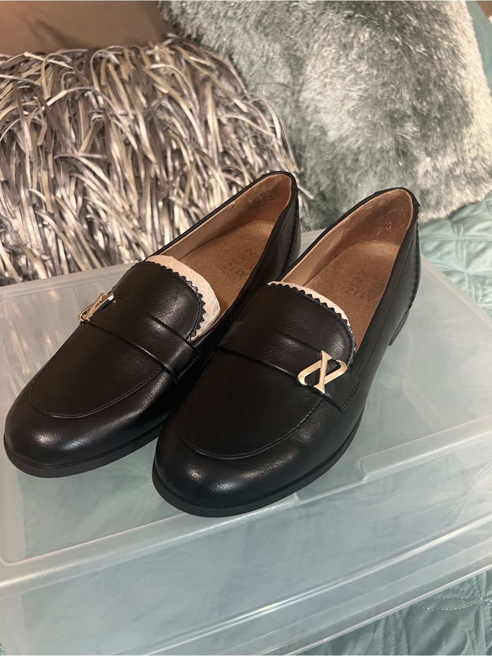 NIB Naturalizer Black Faux Leather Loafers with Gold Accent